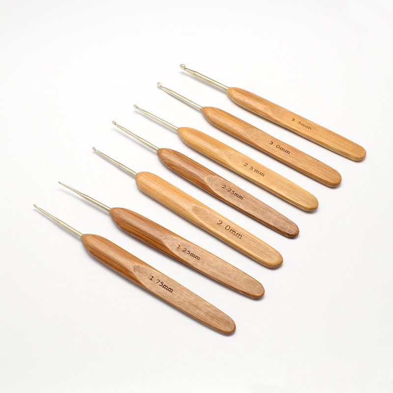 Bamboo Handle Iron Crochet Hooks Needles /1pcs