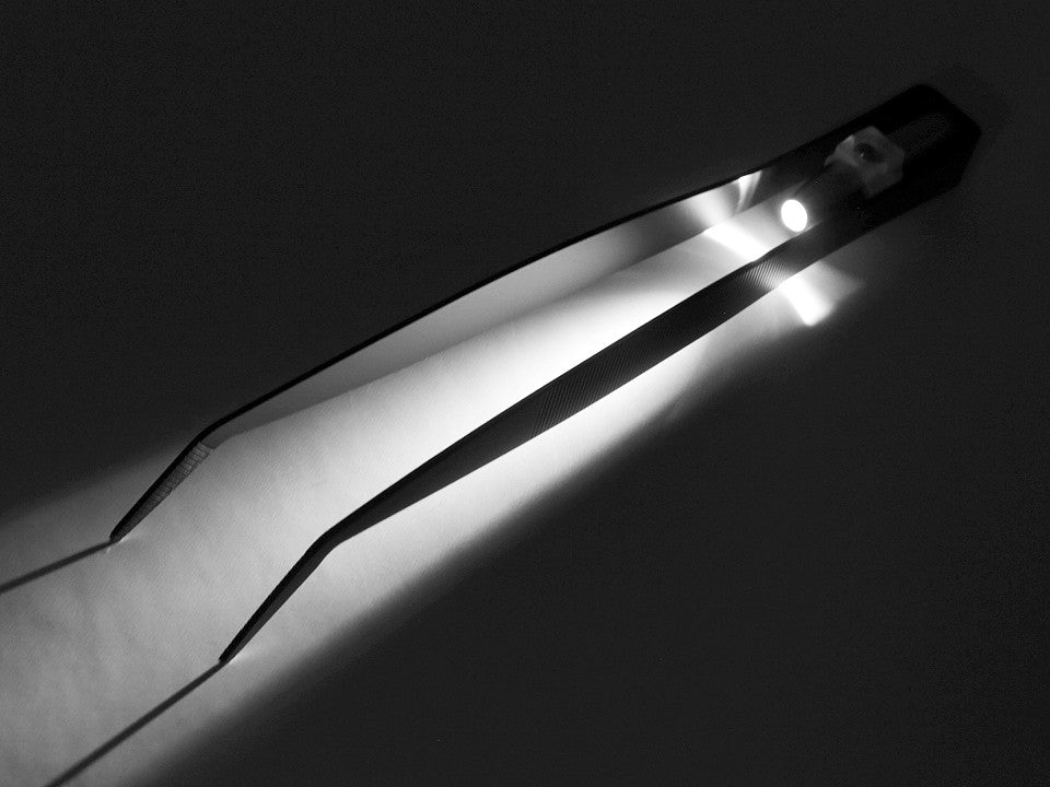 Tweezer with light